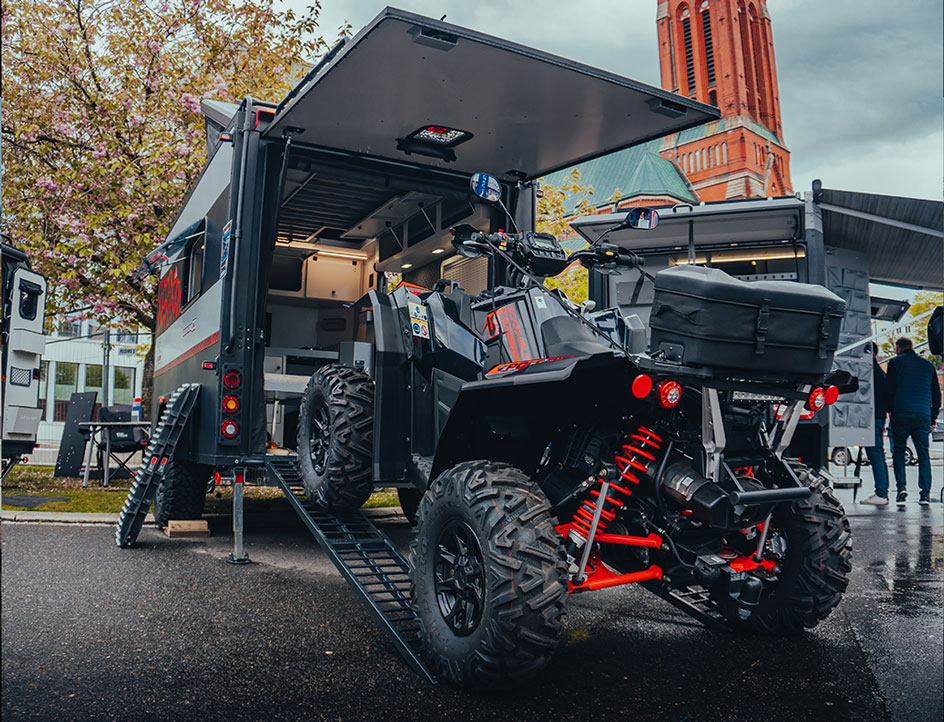 quad sur rampe d'une caravane off road decamp c3