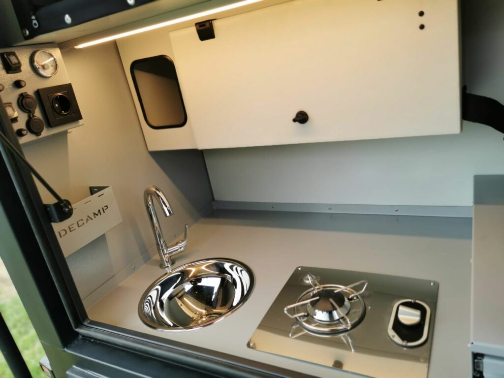 DECAMP TREKKING X1 - Caravane Off road - espace cuisine - DECAMP CARAVAN France Espana UK