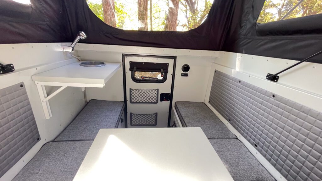 Pick-up truck camper - DECAMP Caravan